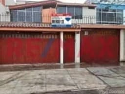 VENDO CASA Y 2 DEPARTAMENTOS MAS  EN PIS0 LA VICTORIA   SANTA CATALINA  ALT  JAVIER PRADO. CDRA 15  $   480.000 BAJO DE PRECIO