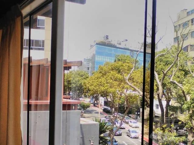 Dpto en alquiler, amplio y bien iluminado. Miraflores — foto 1