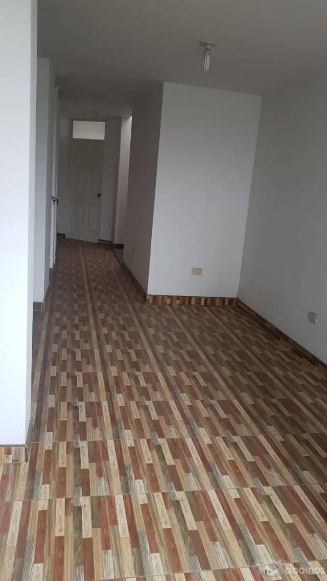 Venta de amplio Departamento en Los Olivos — foto 1