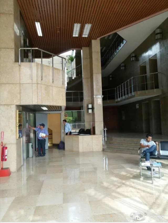 ALQUILER DE OFICINA DE LUJO — foto 2