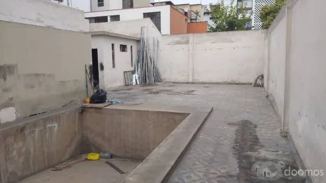 CASA COMO TERRENO EN LA MEJOR ZONA DE MIRAFLORES . — foto 2