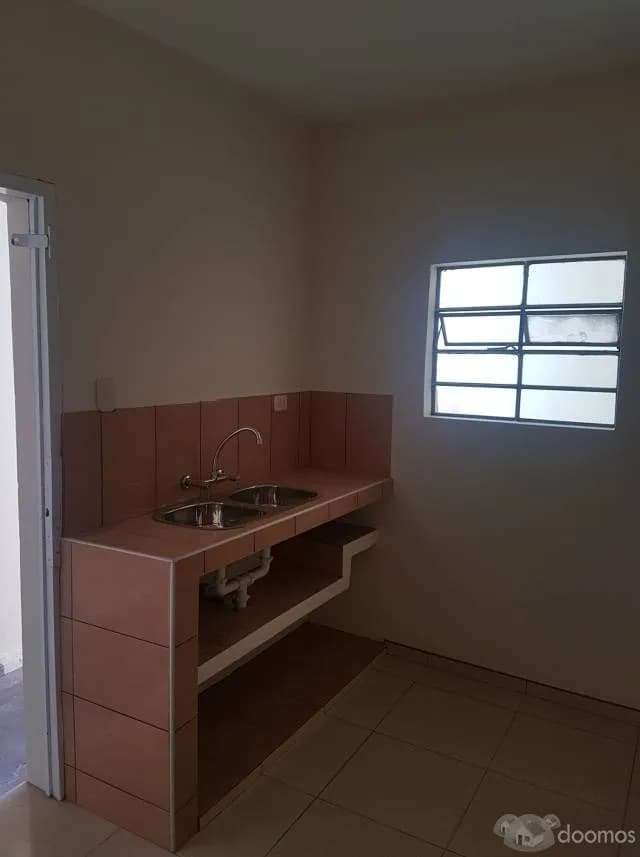 ALQUILO COMODA CASITA EN FERROVIARIOS — foto 8