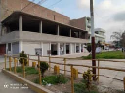 Se alquila local comercial todo 2° piso Excelente ubicacion
