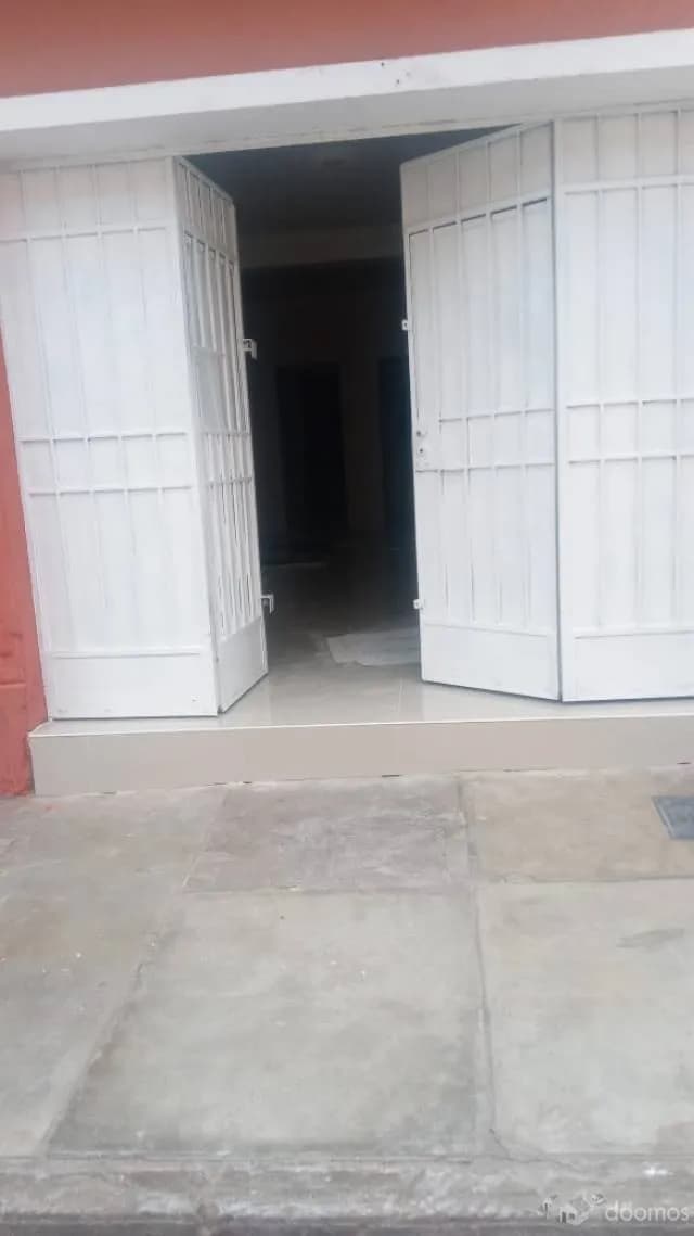 LOCAL COMERCIAL CON POZO A TIERRA — foto 2