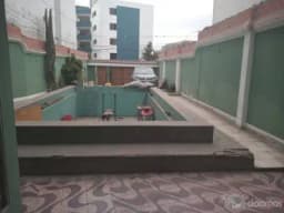 CASA COMO TERRENO EN ZONA COMERCIAL DE PUEBLO LIBRE.