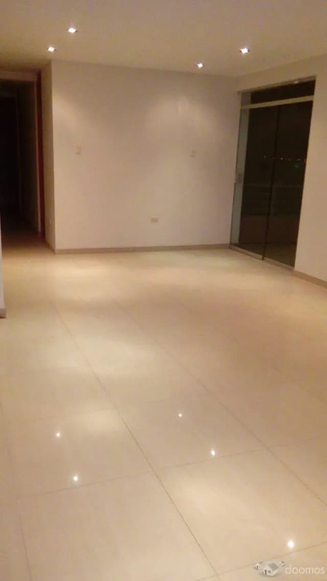 Hermosos departamento amplio en 5 to piso. Sin ascensor. — foto 2