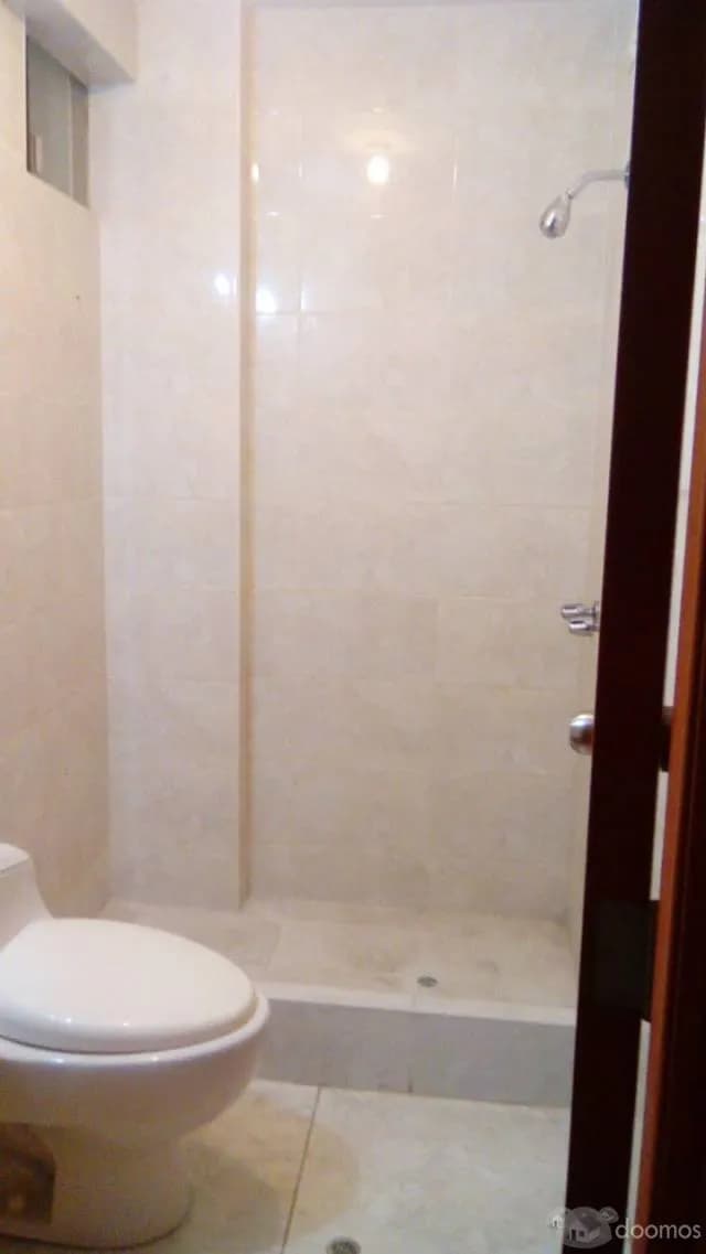 Hermosos departamento amplio en 5 to piso. Sin ascensor. — foto 8