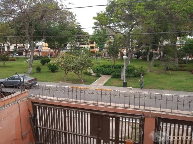 CASA FRENTE A HERMOSO  PARQUE EN BELLAVISTA — foto 1