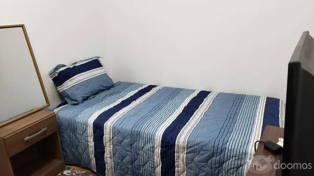 ALQUILO HABITACION AMOBLADA 3ER.PISO — foto 1