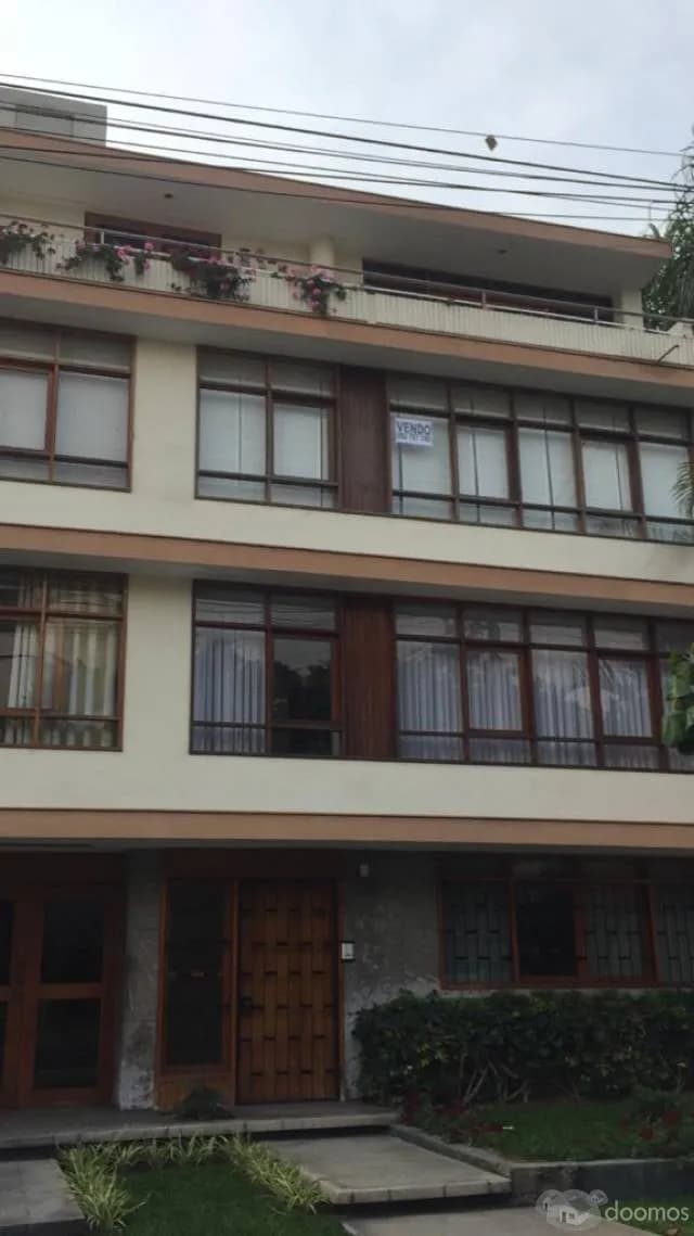 Departamento en tercer piso con cochera interior cerrada — foto 1