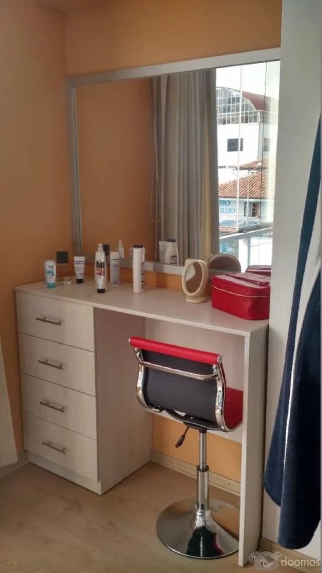 EN VENTA DEPARTAMENTO AMOBLADO EN RESIDENCIAL HUANCARO — foto 1