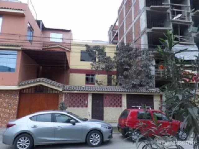 CASA DE 3 PISOS EN SALAMANCA - BUENA UBICACIÓN. — foto 1
