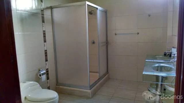 SE ALQUILA AMPLIO DEPARTAMENTO — foto 2