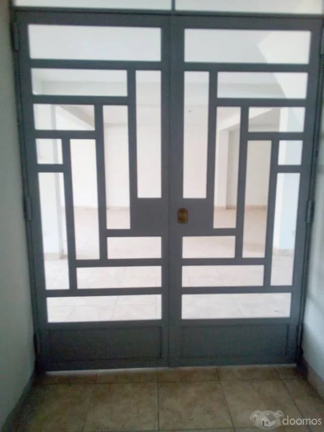 SE ALQUILA LOCAL COMERCIAL 130 mts 2DO PISO — foto 2