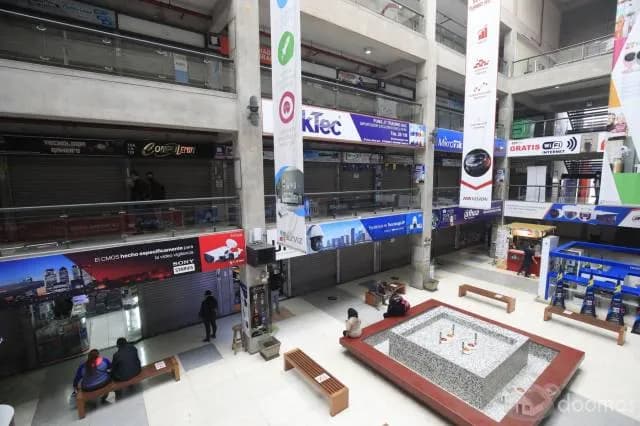 VENDO LOCAL COMERCIAL EN CYBERPLAZA — foto 3