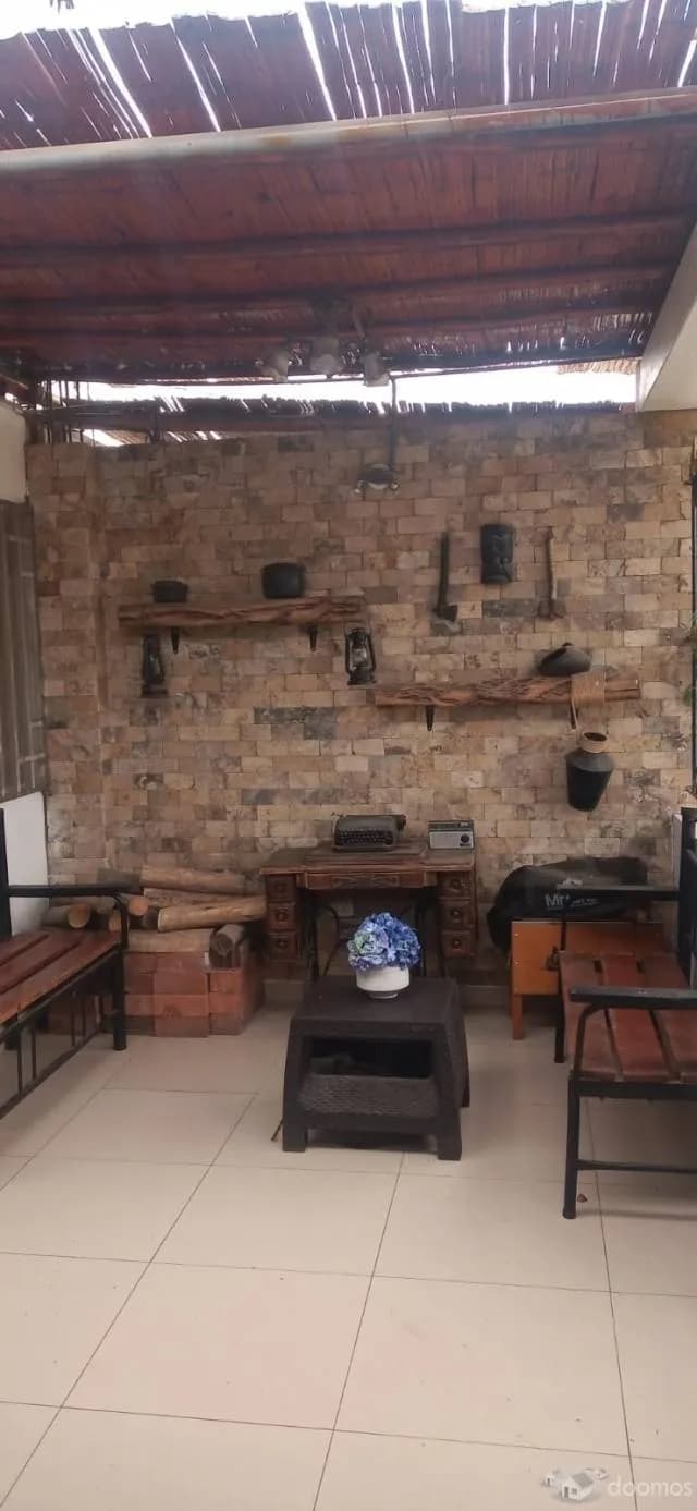 VENTA DE CASA FRENTE A JARDÍN — foto 5