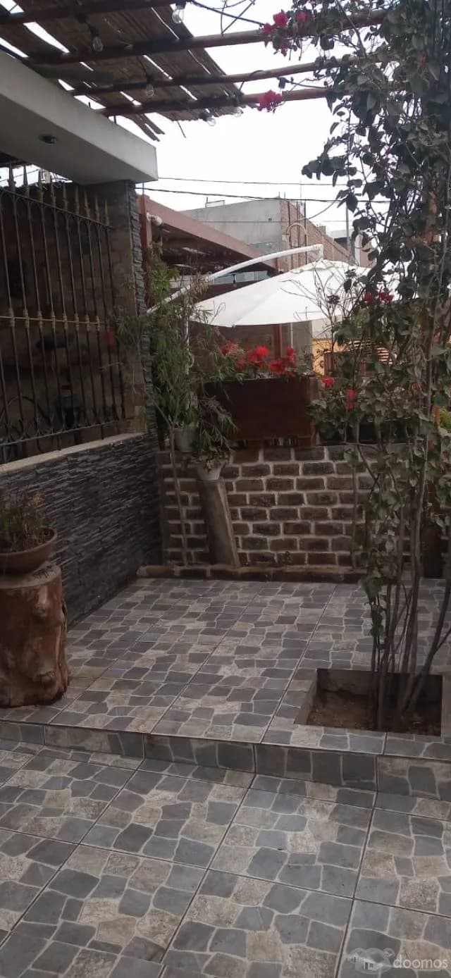 VENTA DE CASA FRENTE A JARDÍN — foto 6