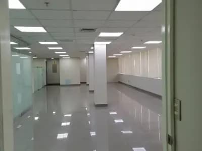 OFICINA AMPLIA EN Av. EL POLO