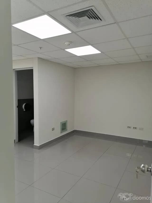 OFICINA AMPLIA EN Av. EL POLO — foto 2