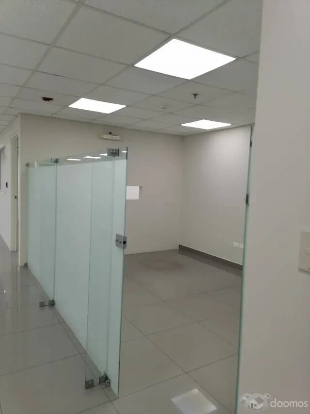 OFICINA AMPLIA EN Av. EL POLO — foto 3