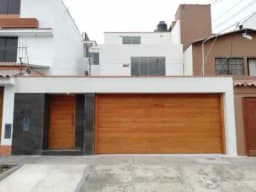 VENDO HERMOSA CASA  MOTIVO DE VIAJE Y EN ZONA PRIVILEGIADA