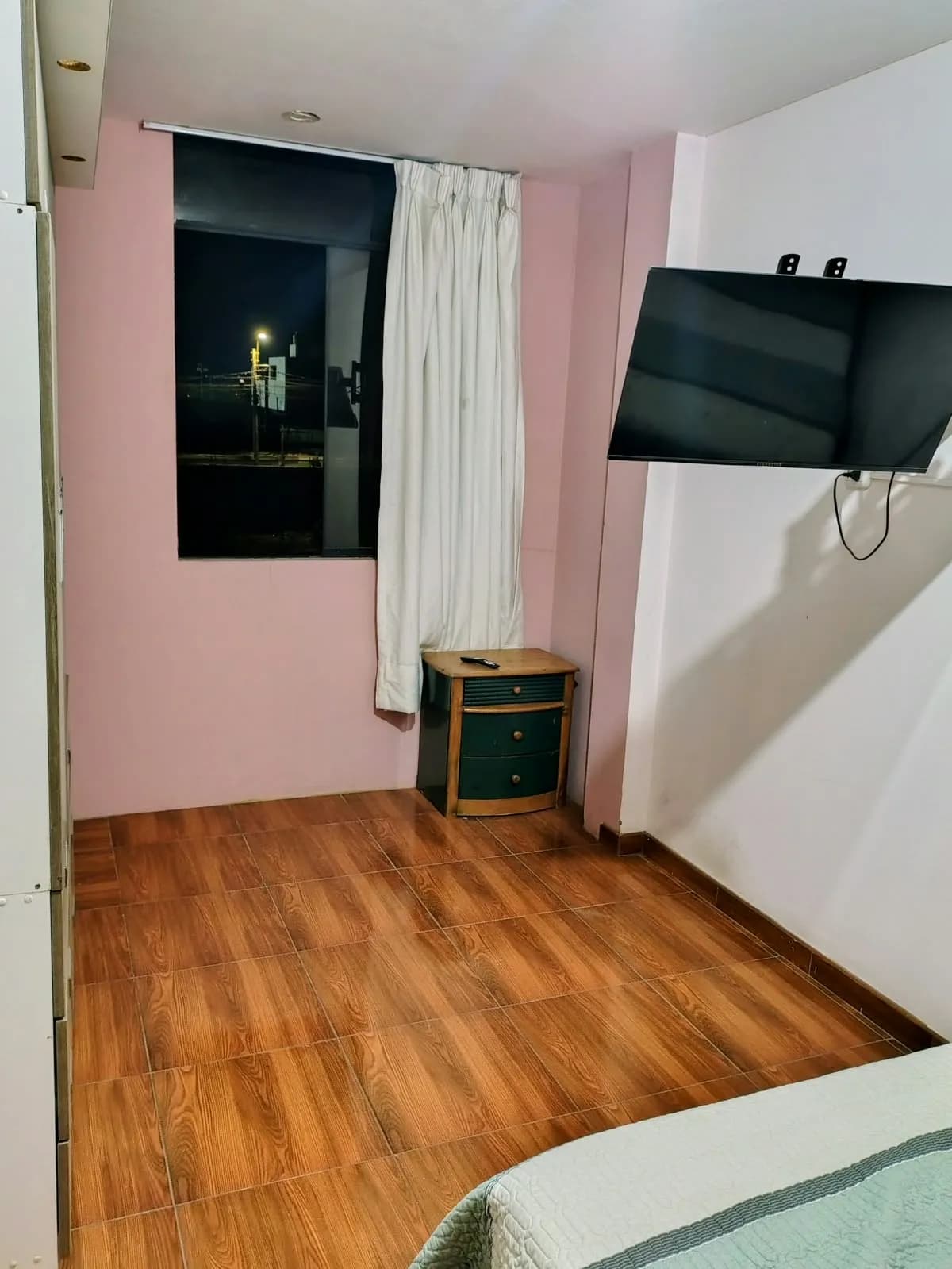 ALQUILO HABITACION Y MINIDEPA AMOBLADO CON COCHERA — foto 7