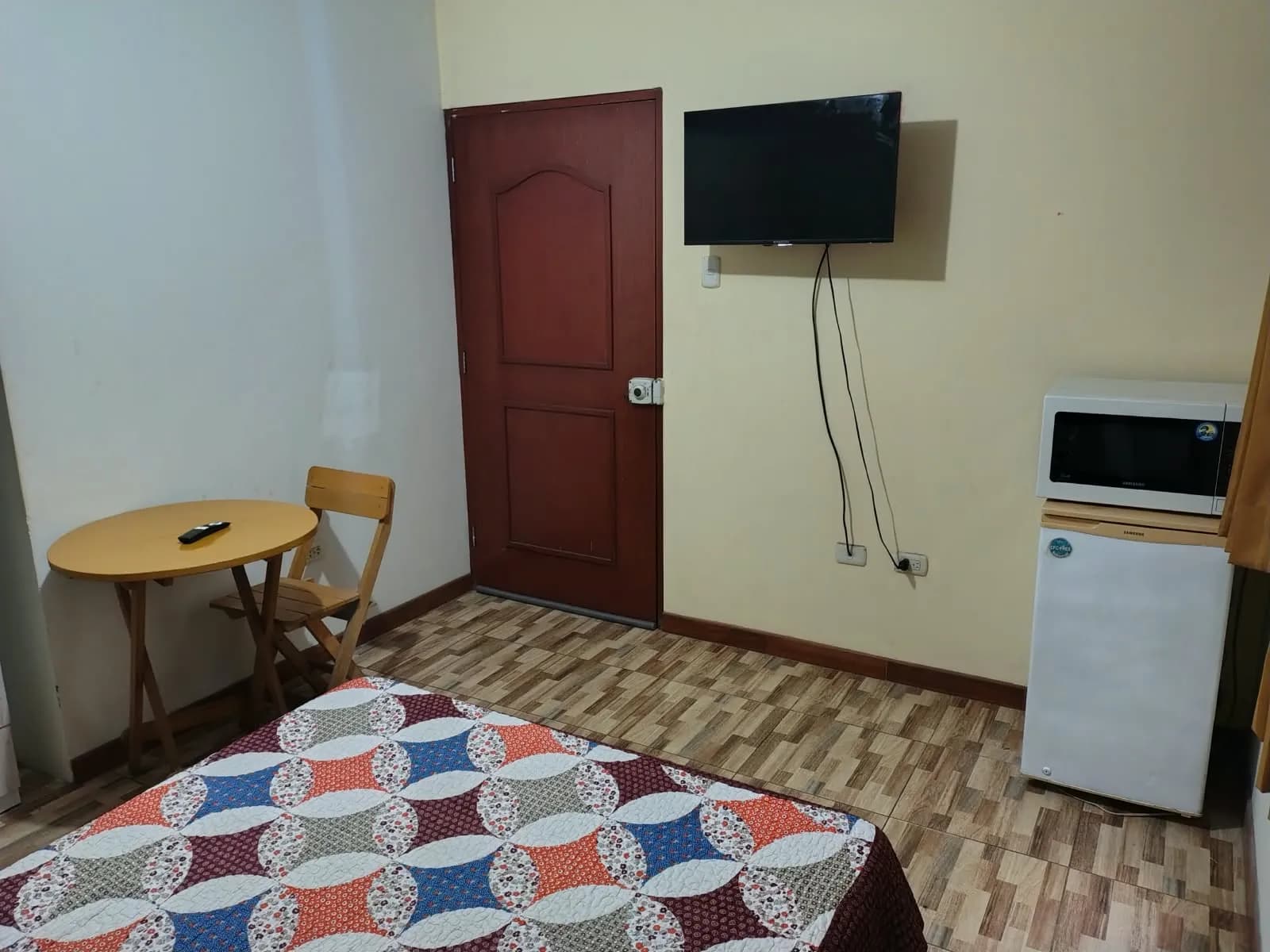 ALQUILO HABITACION Y MINIDEPA AMOBLADO CON COCHERA — foto 4