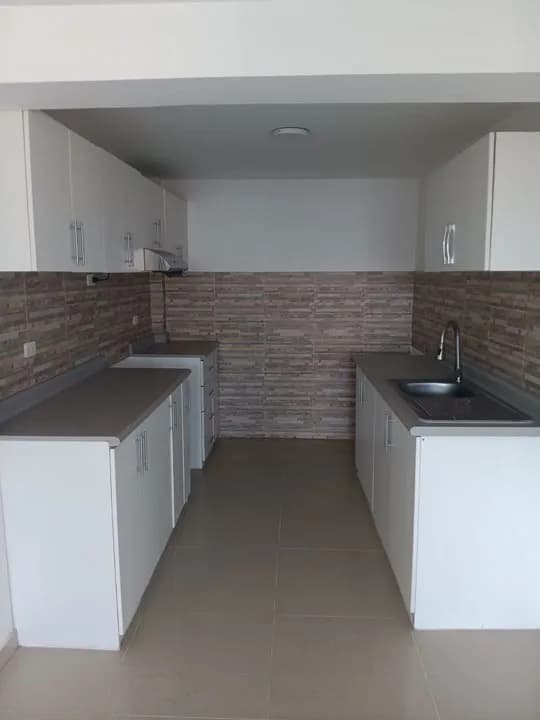 ALQUILO MODERNO DEPARTAMENTO BARRANCO — foto 3