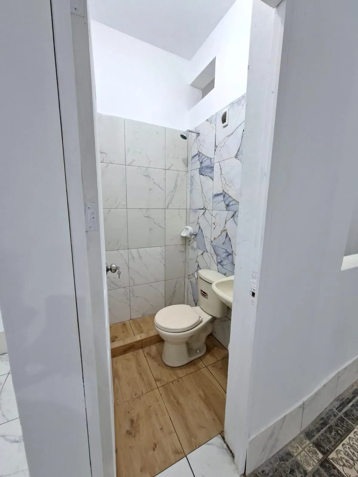ALQUILER  DE  ALMACEN,OFICINA EN LOS CEDROS DE VILLA. — foto 4