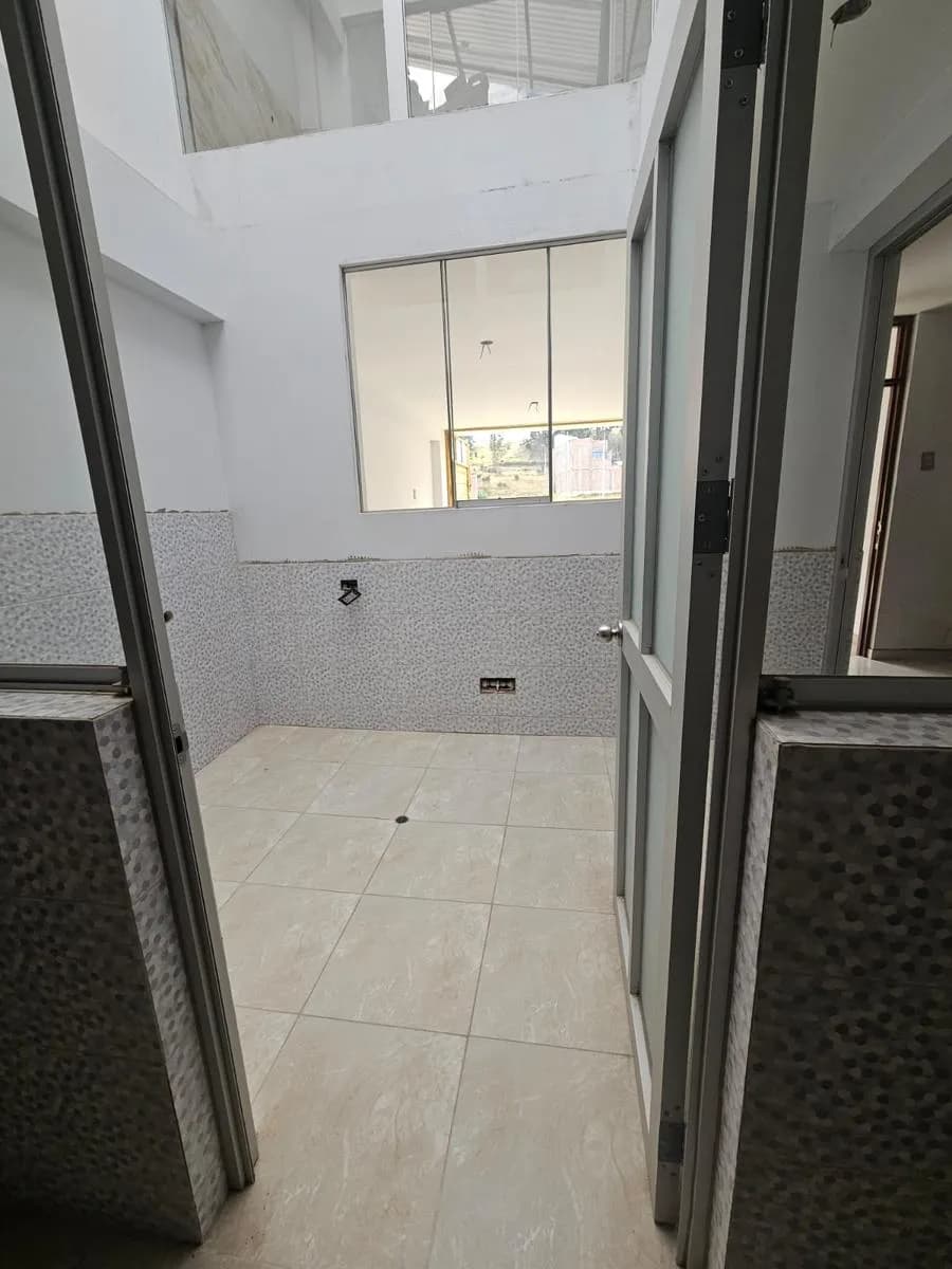 Se Vende Linda Casa de 2 Pisos + Cochera Urb. Los Eucaliptos — foto 1