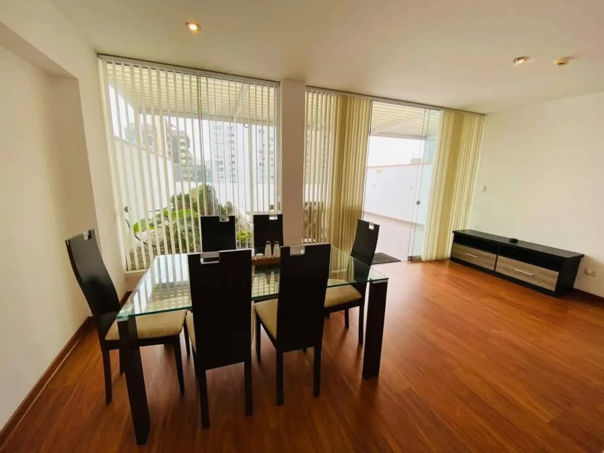 HERMOSO DUPLEX . EN VENTA MIRAFLORES - CALLE GRAU — foto 2
