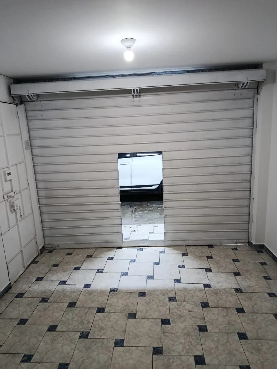 local comercial primer piso con puerta enrrollable a la calle — foto 2