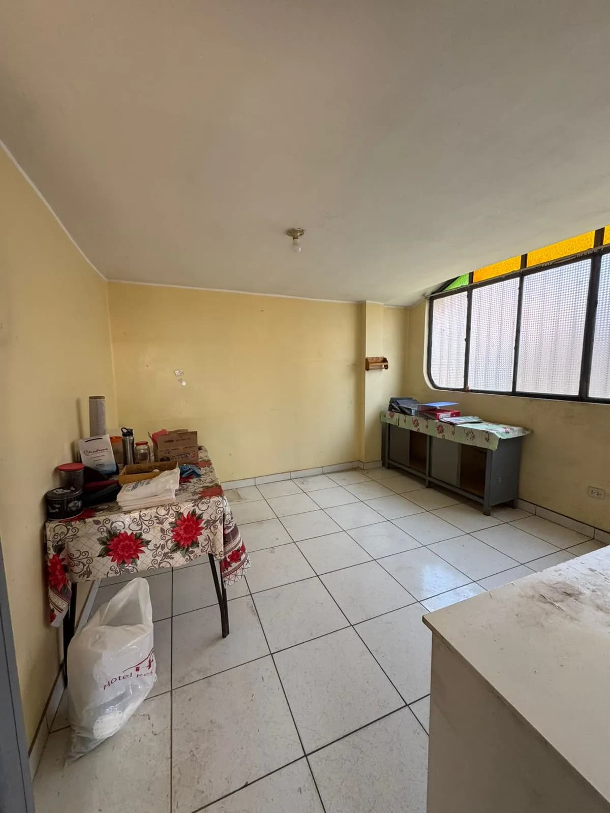 Se vende Casa de 3 Pisos – Urb. Pio Pata – Cerca al Malecón — foto 4