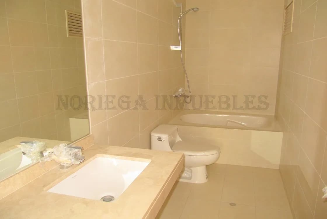 Duplex Casuarinas AO:423 m2, + 3 Cocheras + Depósito US$ 525,000.- — foto 10