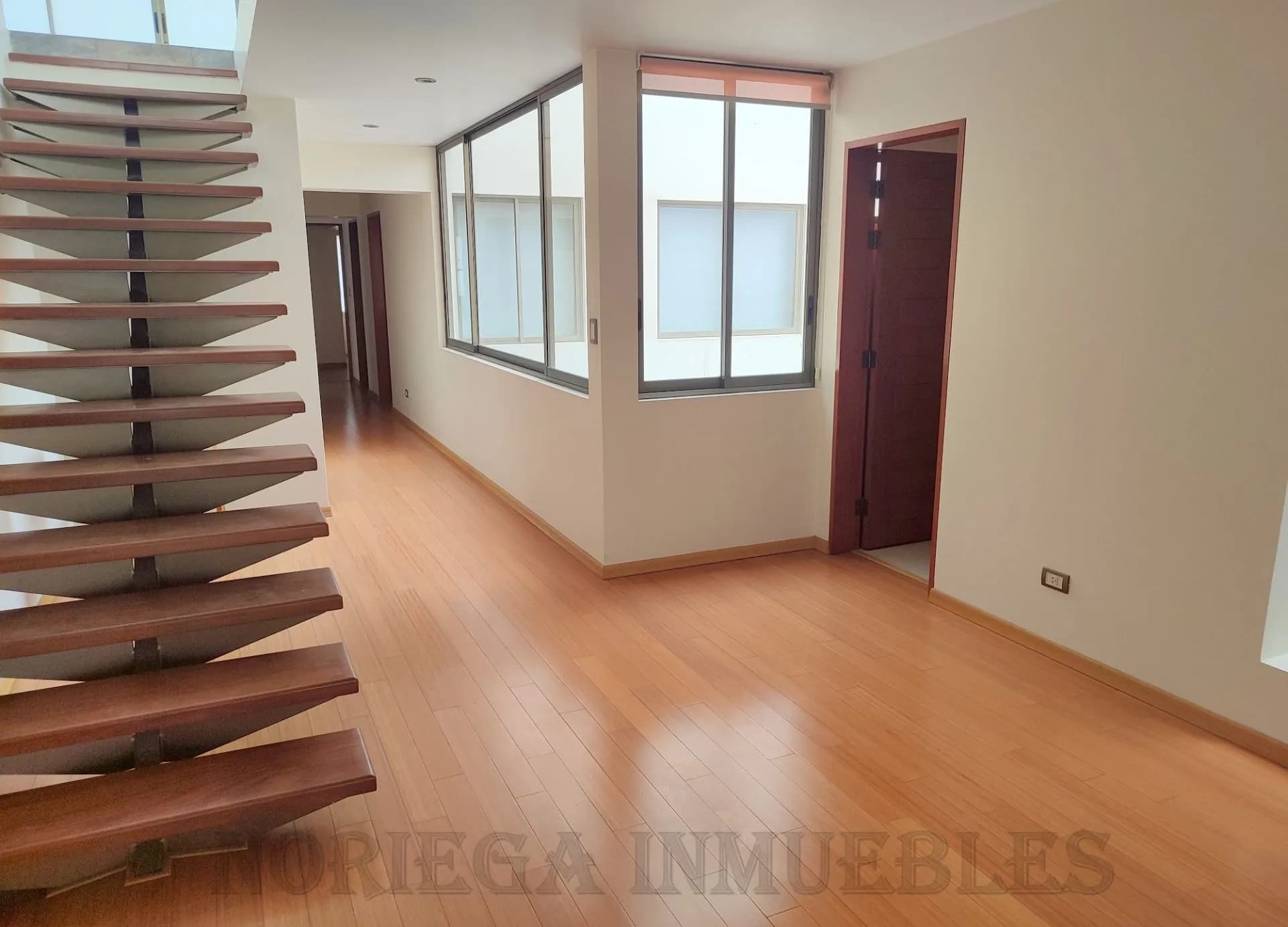 Duplex Casuarinas AO:423 m2, + 3 Cocheras + Depósito US$ 525,000.- — foto 11
