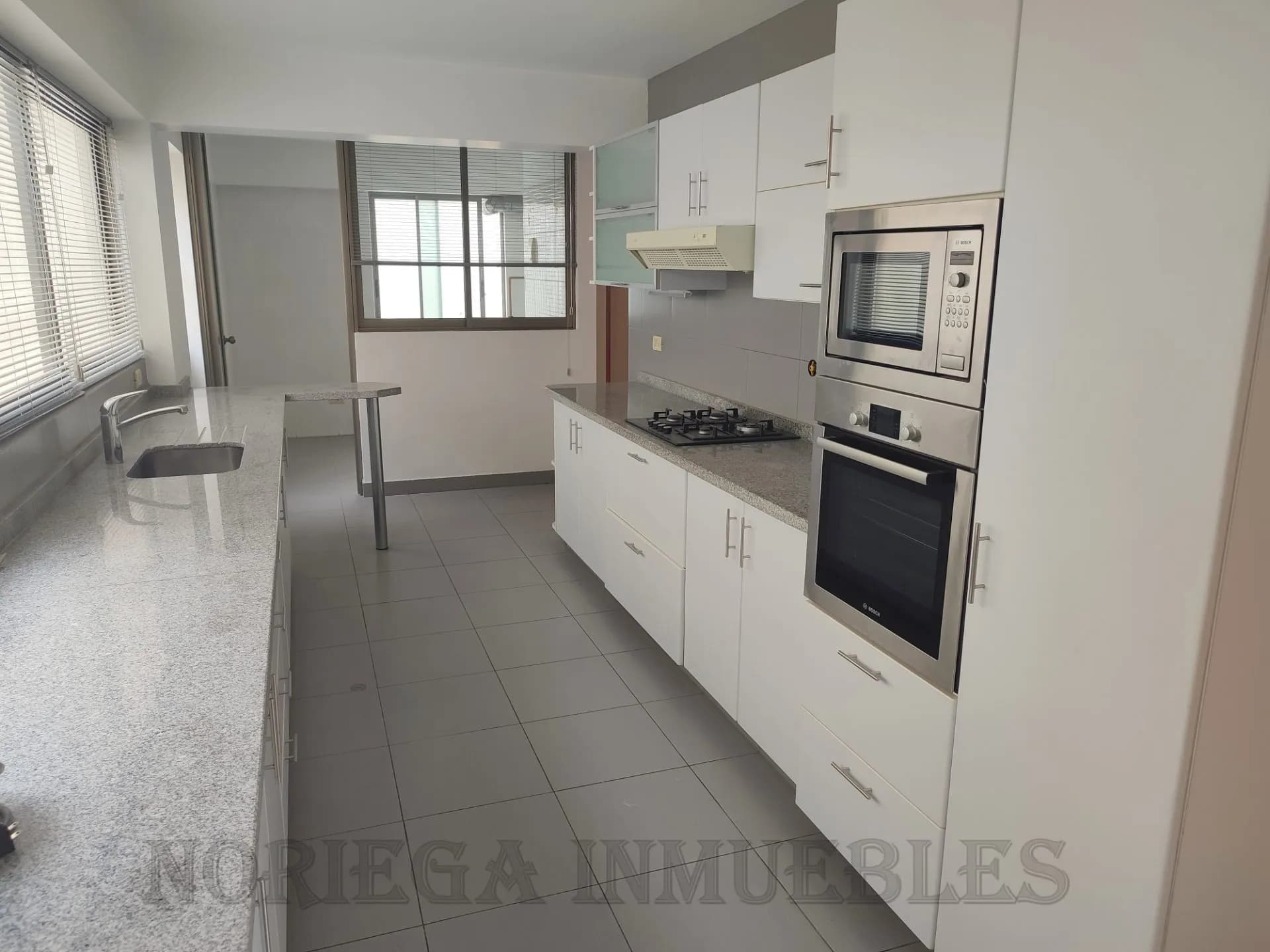 Duplex Casuarinas AO:423 m2, + 3 Cocheras + Depósito US$ 525,000.- — foto 5