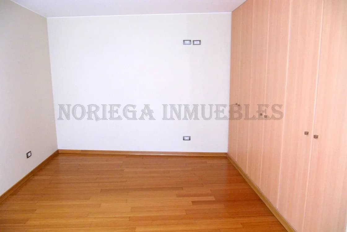 Duplex Casuarinas AO:423 m2, + 3 Cocheras + Depósito US$ 525,000.- — foto 9