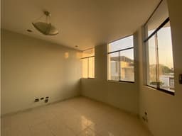VENDO O ALQUILO AMPLIO DEPARTAMENTO EN MIRAFLORES