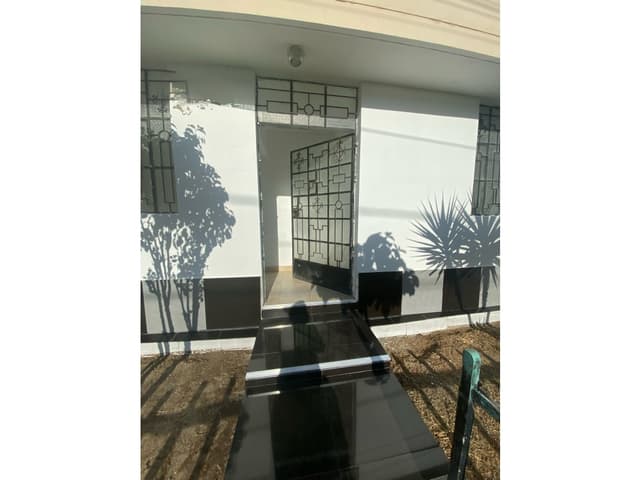 VENDO AMPLIO 1er PISO EN SAN ISIDRO