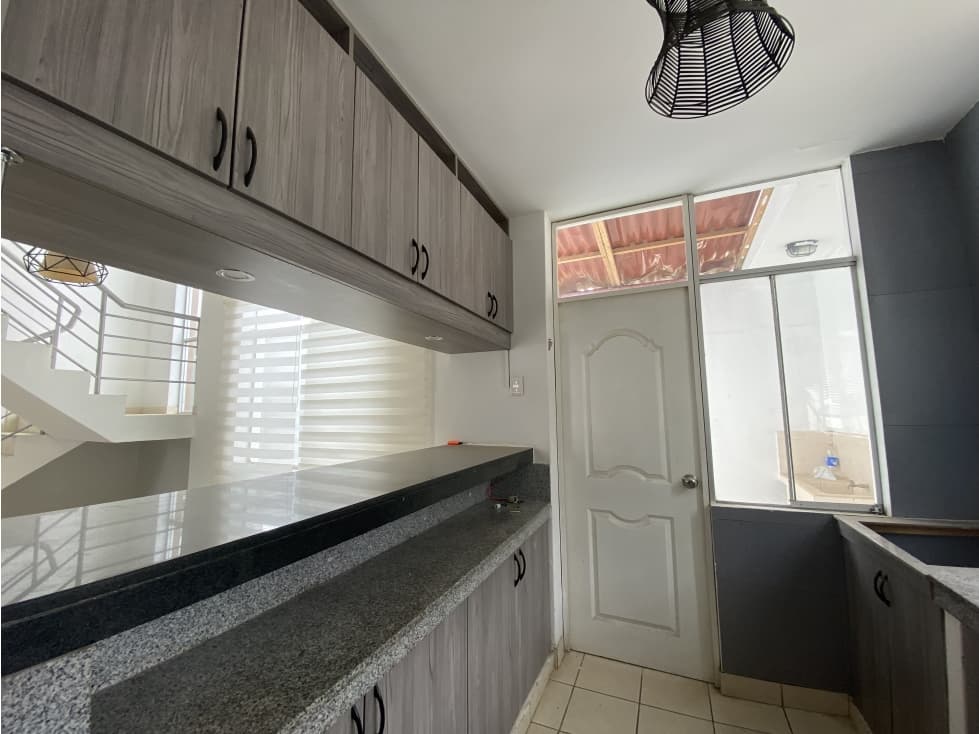 VENDO O ALQUILO AMPLIA CASA EN CORALES 1 — foto 4