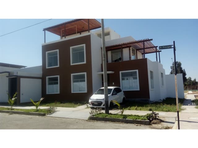 VENDO O ALQUILO AMPLIA CASA EN CORALES 1