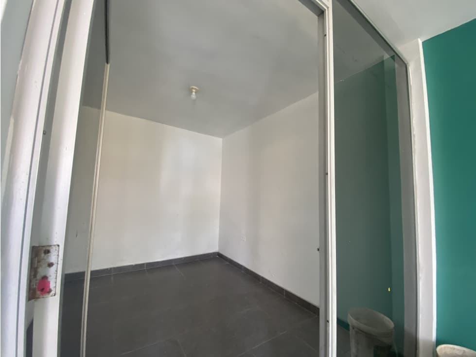 ALQUILO AMPLIO DEPARTAMENTO EN 2do PISO — foto 4