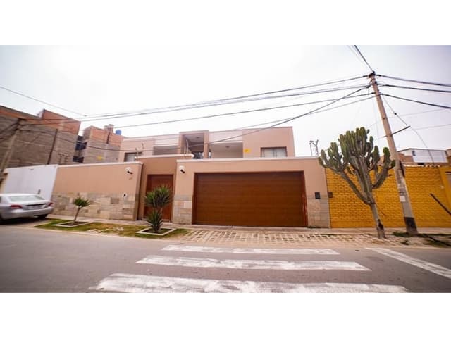Casa de Playa 3 Pisos en Venta - Lambayeque - Pimentel